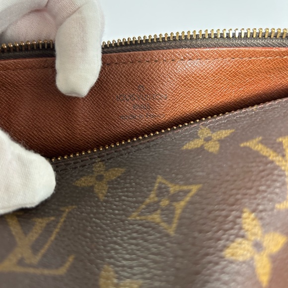 Louis Vuitton Papillon 30 Bag - Picture 6 of 15